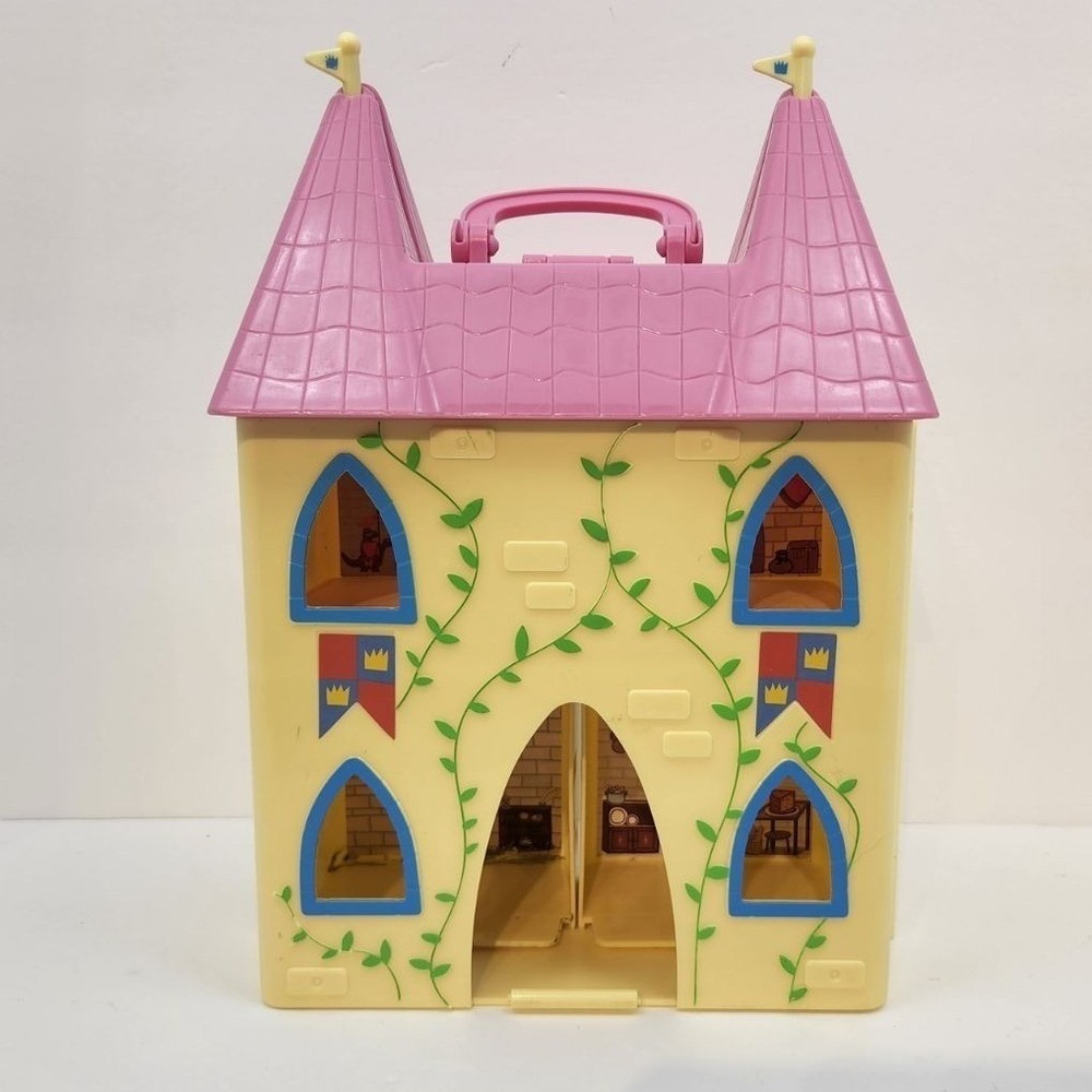 Peppa Pig's Princess Castle Deluxe Playset - with some‎ figures - incomplete - Picture 2 of 8